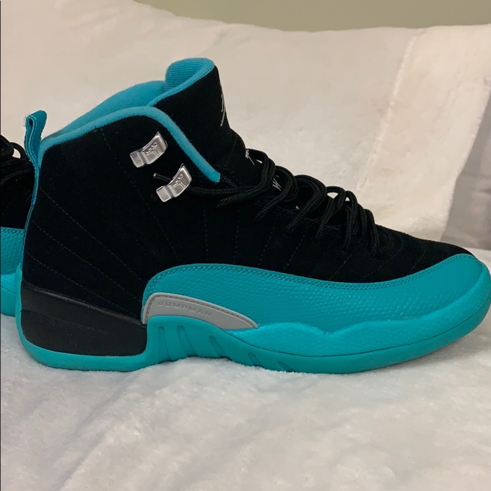 Air Jordan 12 GS “Hyper Jade” size 8.5Y